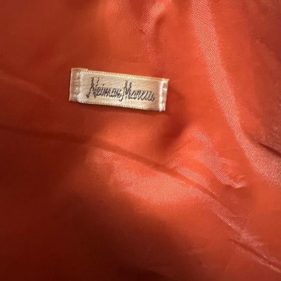 Neiman Marcus tote bag with snap closure and two big front pockets - Picture 8 of 8
